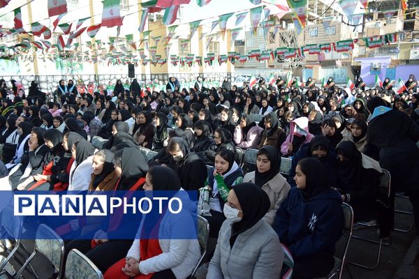 طنین زنگ انقلاب در بهارستان‌دو 