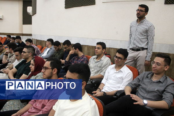 تجلیل از برگزیدگان دبیرستان شهید بهشتی شهرستان بوشهر (1)