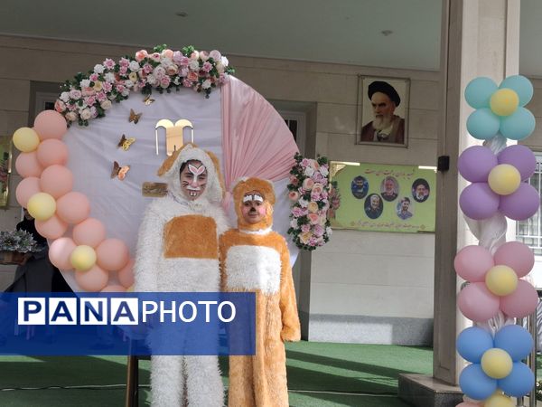 جشن شکوفه ها در دبستان مصلی نژاد