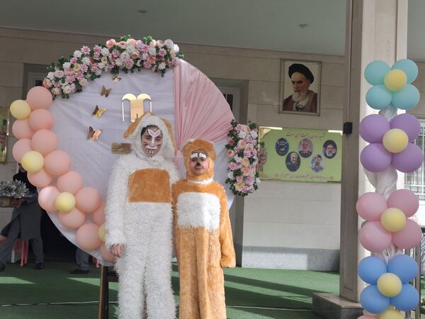جشن شکوفه ها در دبستان مصلی نژاد