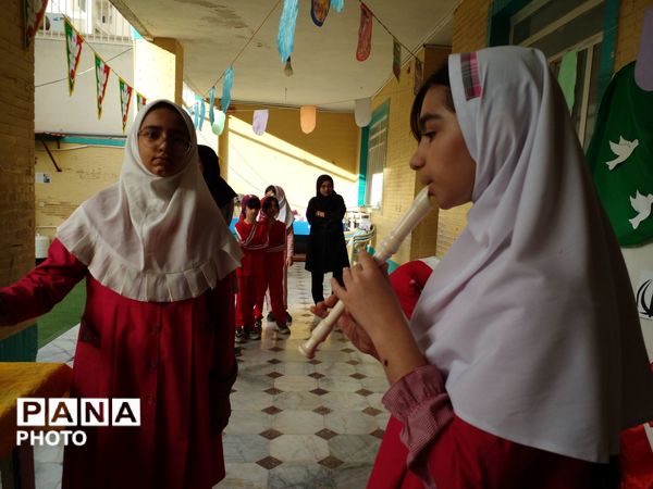 صبحی پرشور و نشاط در مدرسه غیردولتی مریم با اجرای گروه پیشتازان