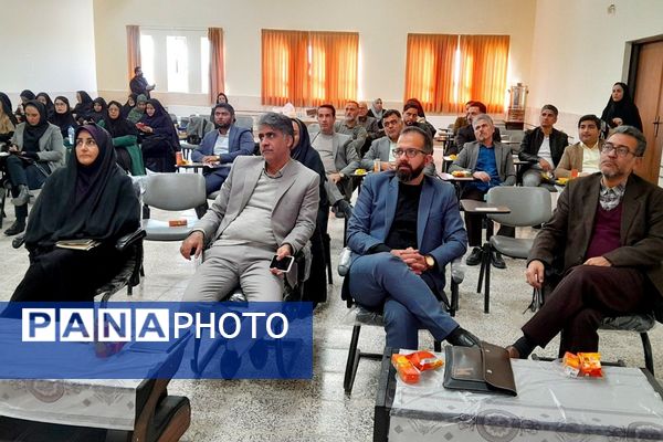 همایش فصلی مدیران مدارس فشافویه با تأکید بر قانون مداری، ارتقای کیفیت آموزشی و سلامت دانش آموزان 