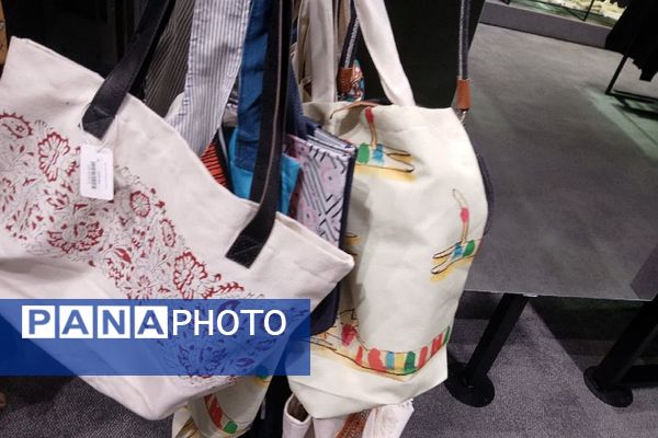 بازدید دانش آموزان ناحیه دو شهرری از نمایشگاه صنایع دستی برج میلاد 