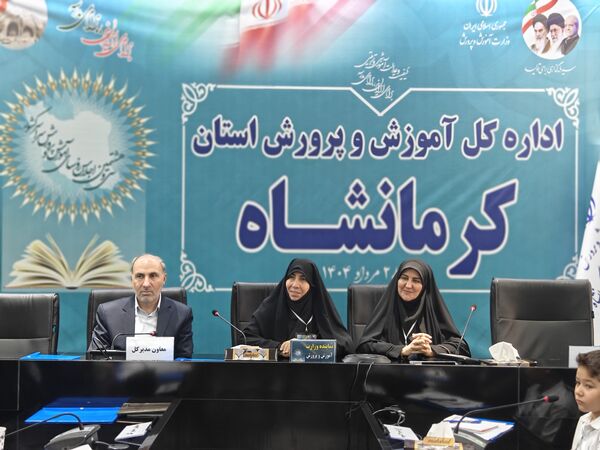 نشست صمیمانه نماینده وزیر آموزش و پرورش با دانش آموز خبرنگاران پانا کرمانشاه