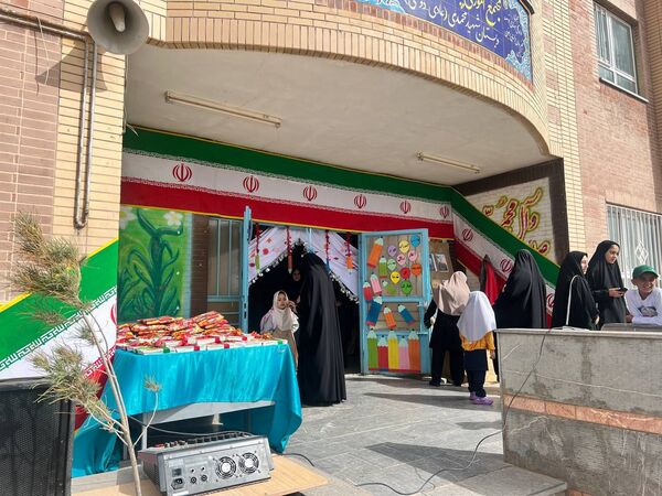  جشن شکوفه ها در دبستان شهید محمدی شهر نسر 