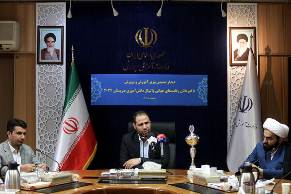  دیدار صمیمی وزیر آموزش و پرورش با قهرمانان رقابت‌های جهانی والیبال دانش‌‌آموزی صربستان ۲۰۲۴