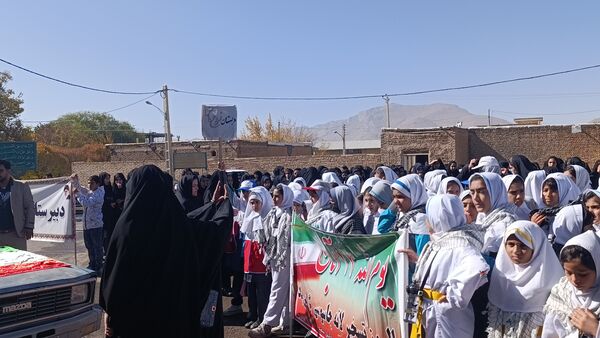 راهپیمایی روز دانش آموز و مبارزه با استکبار جهانی در شهر سفیددشت 