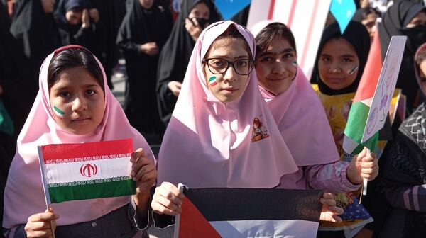  ۱۳ آبان؛ فریاد ایستادگی و عزت ایرانی در شهر بن 