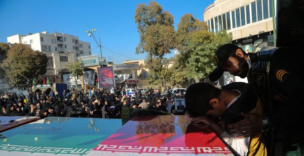 مراسم تشییع پیکرهای ۷ شهید گمنام در کرمانشاه