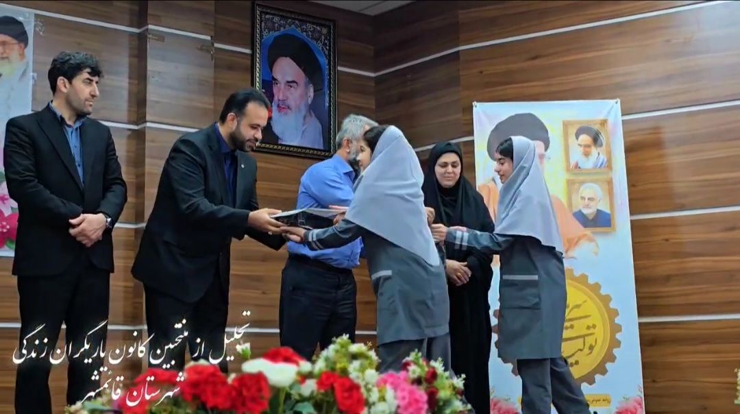 برگزیدگان جشنواره «نوجوان سالم» و طرح «یاریگران زندگی» تجلیل شدند