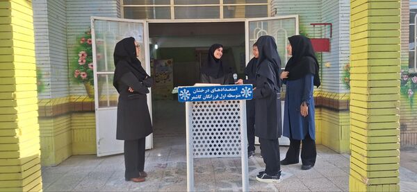 برگزاری جشن عاطفه ها در دبیرستان فرزانگان دوره ی اول 