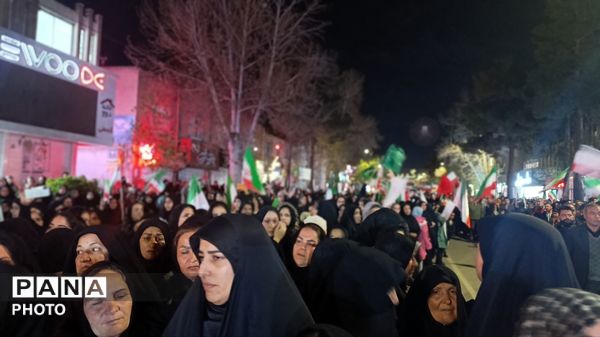 تجمع گسترده مردمی در مسجد جامع نیشابور و تشییع دو شهید جنگ رمضان