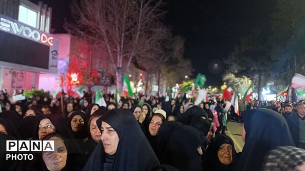 تجمع گسترده مردمی در مسجد جامع نیشابور و تشییع دو شهید جنگ رمضان