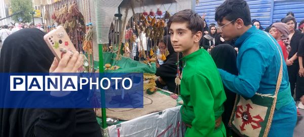 استقبال عزاداران حسینی از کاروان نمادین اسرای کربلا در قم