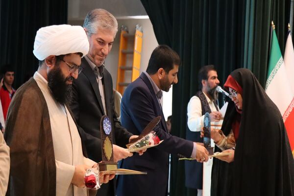تجلیل از طلایه‌داران برتر تعلیم و تربیت ، آیین تقدیر از معلمین نمونه شهرستان پاکدشت 