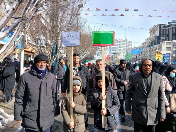 حضور پرشور مردم مشهدی در راهپیمایی ۲۲ بهمن 