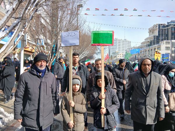 حضور پرشور مردم مشهدی در راهپیمایی ۲۲ بهمن 