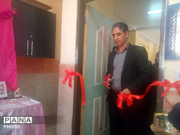 نمایشگاه کار و فناوری در دبیرستان نشاط بهارستان‌دو