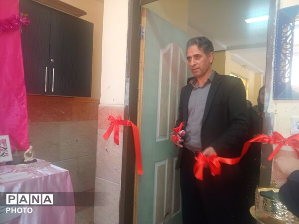 نمایشگاه کار و فناوری در دبیرستان نشاط بهارستان‌دو
