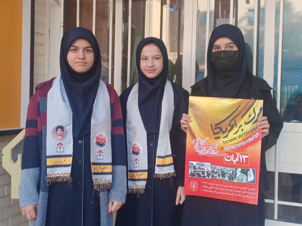 مراسم روز دانش‌آموز و ۱۳ آبان در دبیرستان شاهد تکتم