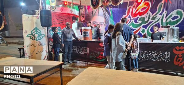 برپایی موکب سربازان رهبر در مسیر زائران مراسم تشییع آقای شهید ایران