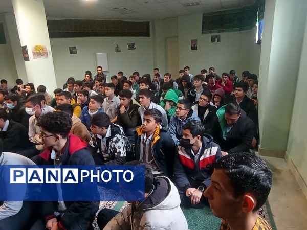 جلسه مشاوره تحصیلی برای دانش‌آموزان دبیرستان نمونه دولتی گل نراقی 3