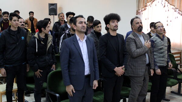 تجلیل از دانش‌آموزان برگزیده در چهل ودومین جشنواره فرهنگی هنری امید فردا شهرستان بن