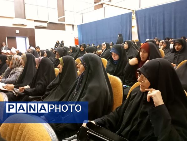 مدرسه مقاومت و میعادگاه وحدت