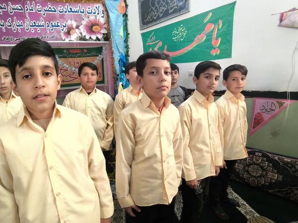 حضور پرشور گروه سرود دبستان شهید پسندیده در جشن ها و مراسمات ولادت امام علی (ع)