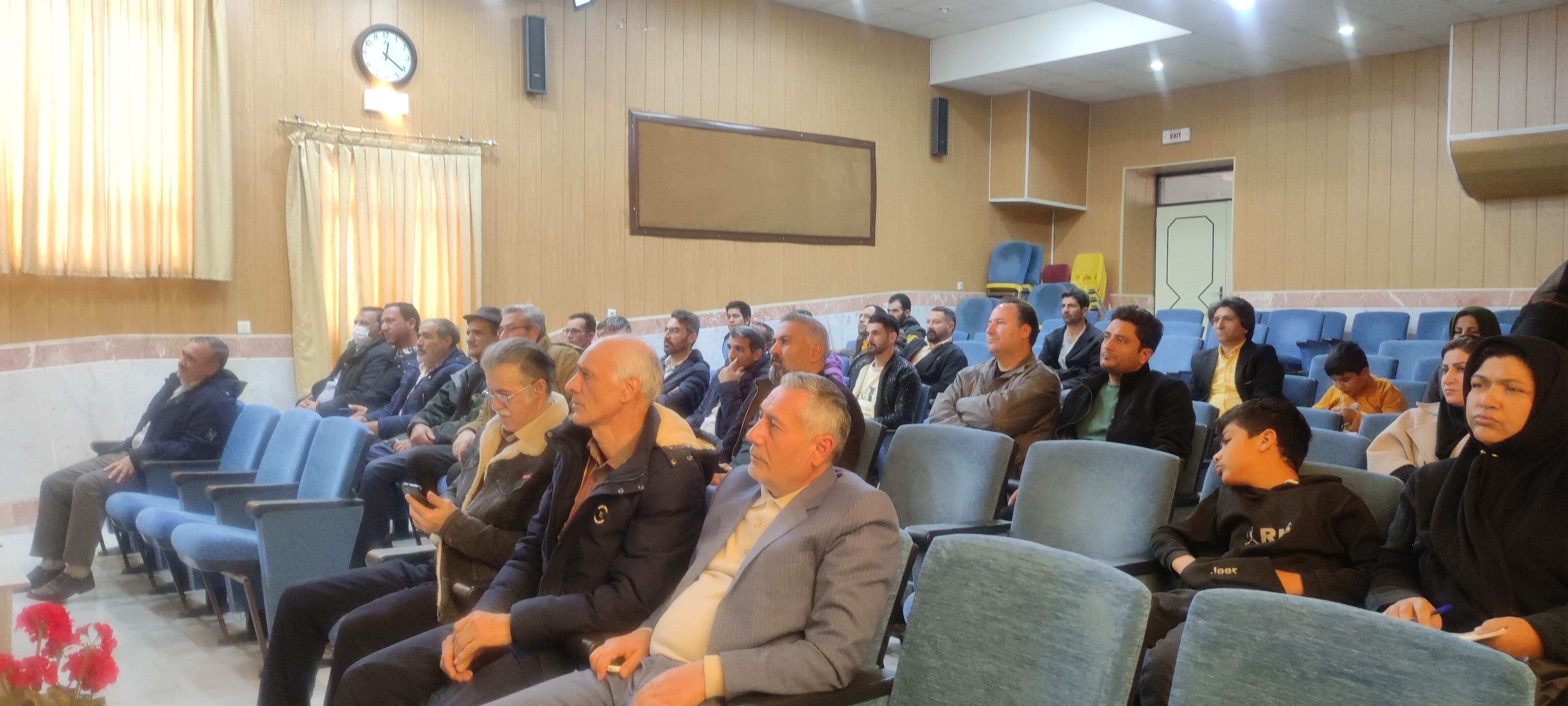 کارگاه آموزشی و مهارتی مدیریت تلفیقی مبارزه با کنه واروا در کندوهای زنبور عسل