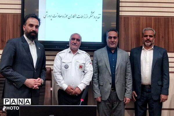 مراسم تجلیل از معاونین پرورشی مقطع متوسطه ناحیه دو شهرری 