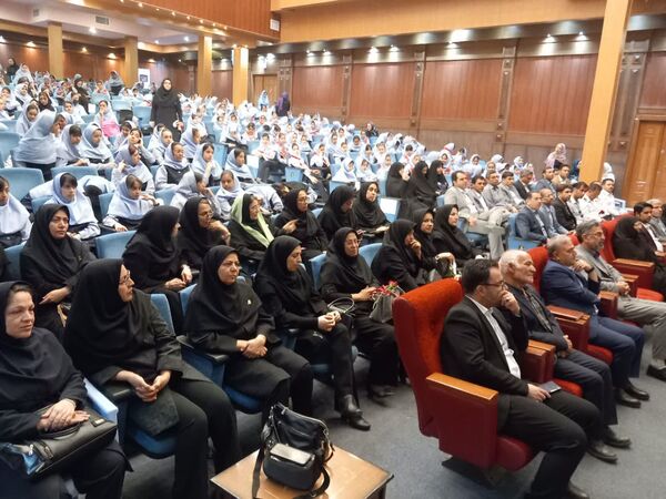 نواختن زنگ سپاس در فرهنگسرای آریو مصلی نژاد 