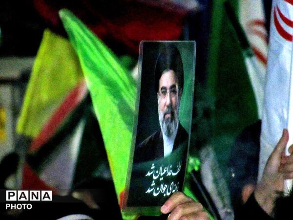 احساسات و سخنان مردم کاشمر بر روی دستان گرفته شد