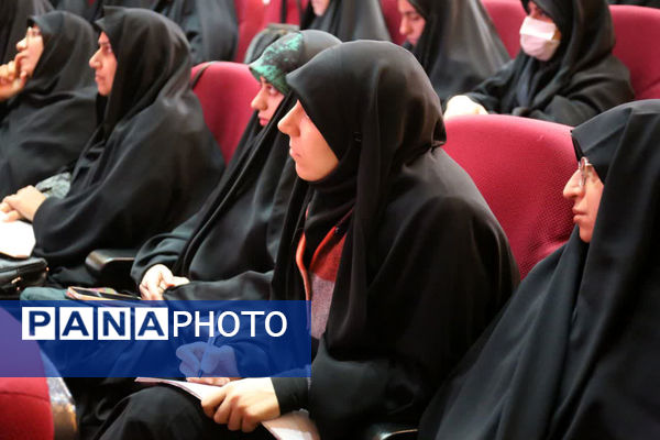 برگزاری دوره آشنایی با ابزارهای هوش مصنوعی ویژه معلمان قم