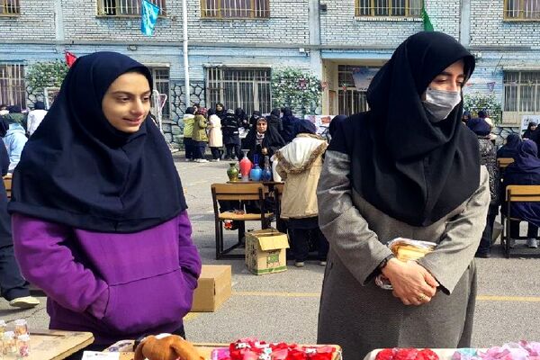 برگزاری بازارچه اقتصادی در دبیرستان شاهد تکتم