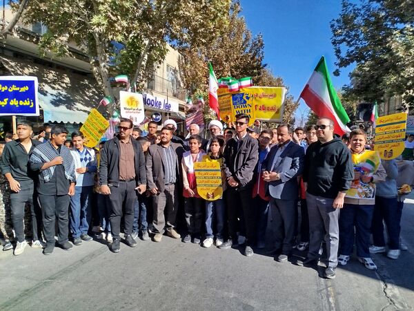 مردم کاشمر با گام‌های استوار در مسیر آرمان‌های انقلاب گام برداشتند 