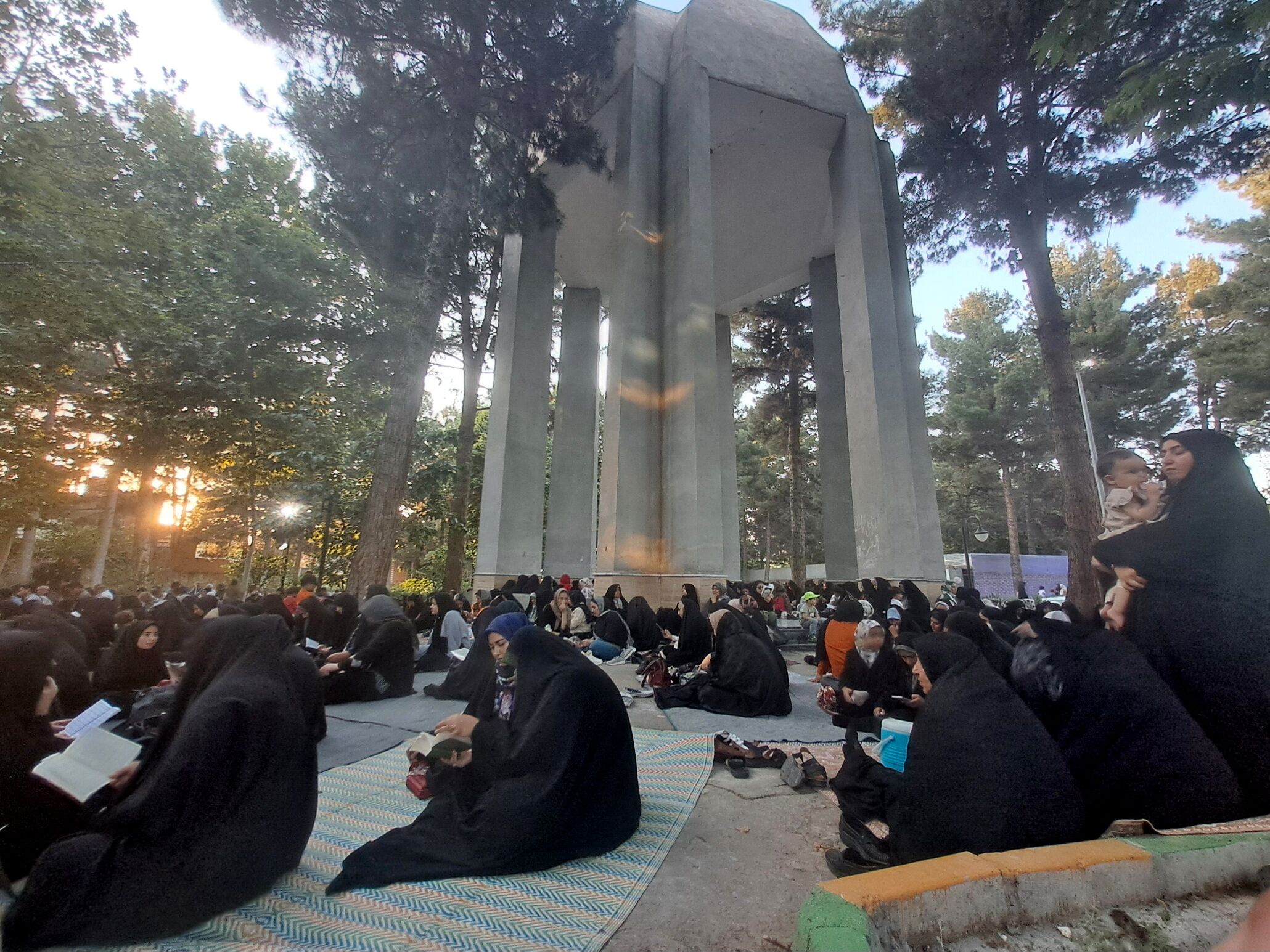 مراسم دعای عرفه درجوار شهدای گمنام پارک وحدت شهرستان آشخانه