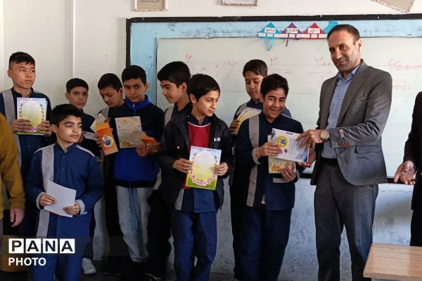 تقدیر از دانش‌آموزان ممتاز دبستان پسرانه شیخ صدوق صباشهر