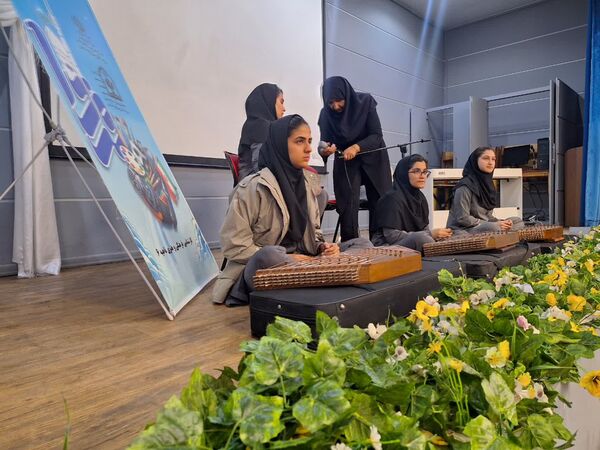 چهل و سومین جشنواره فرهنگی هنری فردا در دبستان آرمینه مصلی نژاد ناحیه۶ 