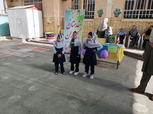 جشن شکوفه‌های دبستان ناهیدنخودی نیشابور