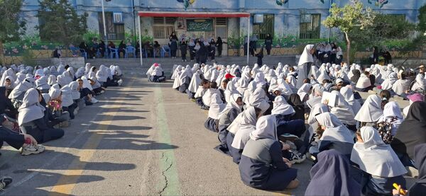 جشن روز معلم در دبستان نیایش ۲