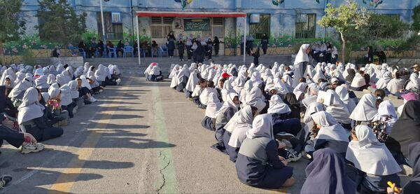 جشن روز معلم در دبستان نیایش ۲