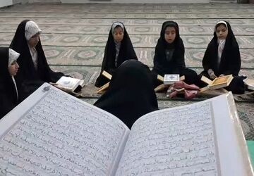 زمزمه آیه‌ها در کلاس‌های قرآنی شهر زارچ