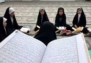 زمزمه آیه‌ها در کلاس‌های قرآنی شهر زارچ