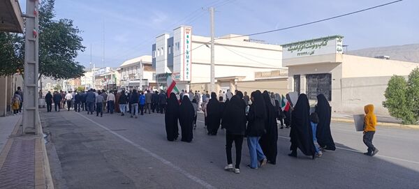 راهپیمایی دشمن‌شکن ۲۲ بهمن در بستک؛ نماد وحدت و همدلی مردم