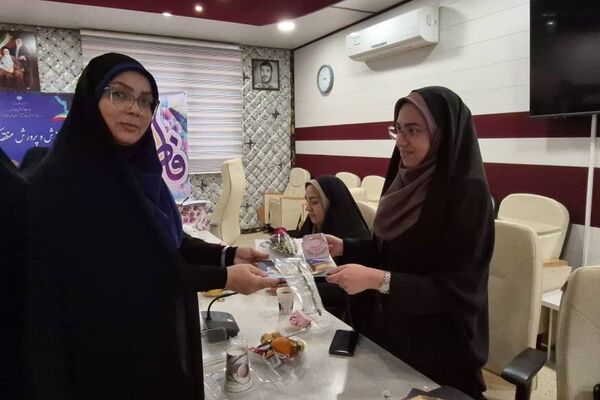 تقدیر از بانوان شاغل در اداره آموزش و پرورش کهریزک 