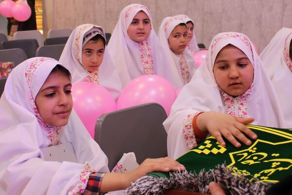 جشن تکلیف دختران دبستان خورسندیان ناحیه 4 شیراز
