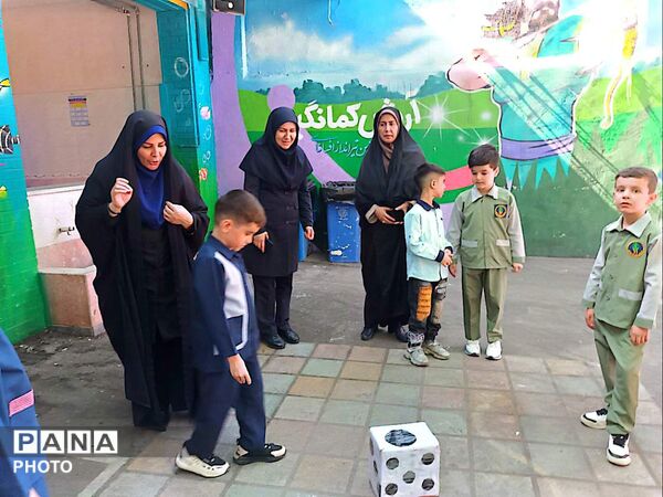 جشن آغاز سال تحصیلی و «روز پرچم» در مدرسه معراج منطقه ۱۰ تهران