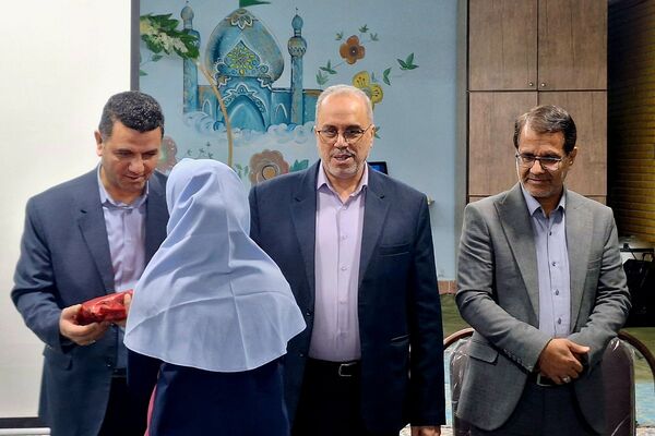 نمایشگاه پژوهش به مناسبت هفته پژوهش در دبستان حکمت نبوی ناحیه دو شهرری 