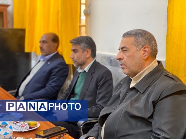 تقدیر از مشاور هنرستان مهدیزاده نیا ناحیه هفت مشهد